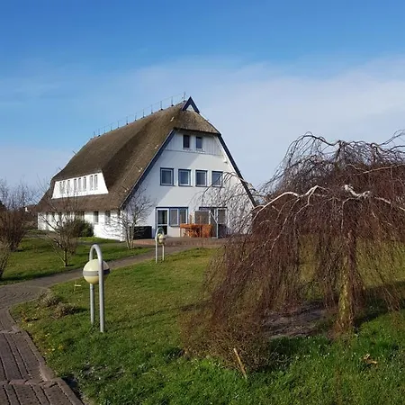 Suderhaus Hiddensee * Neuendorf (Hiddensee)